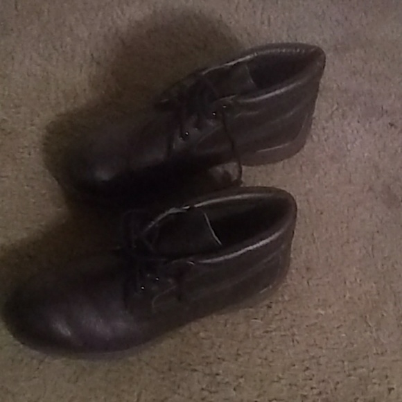 Boots - Picture 3 of 3